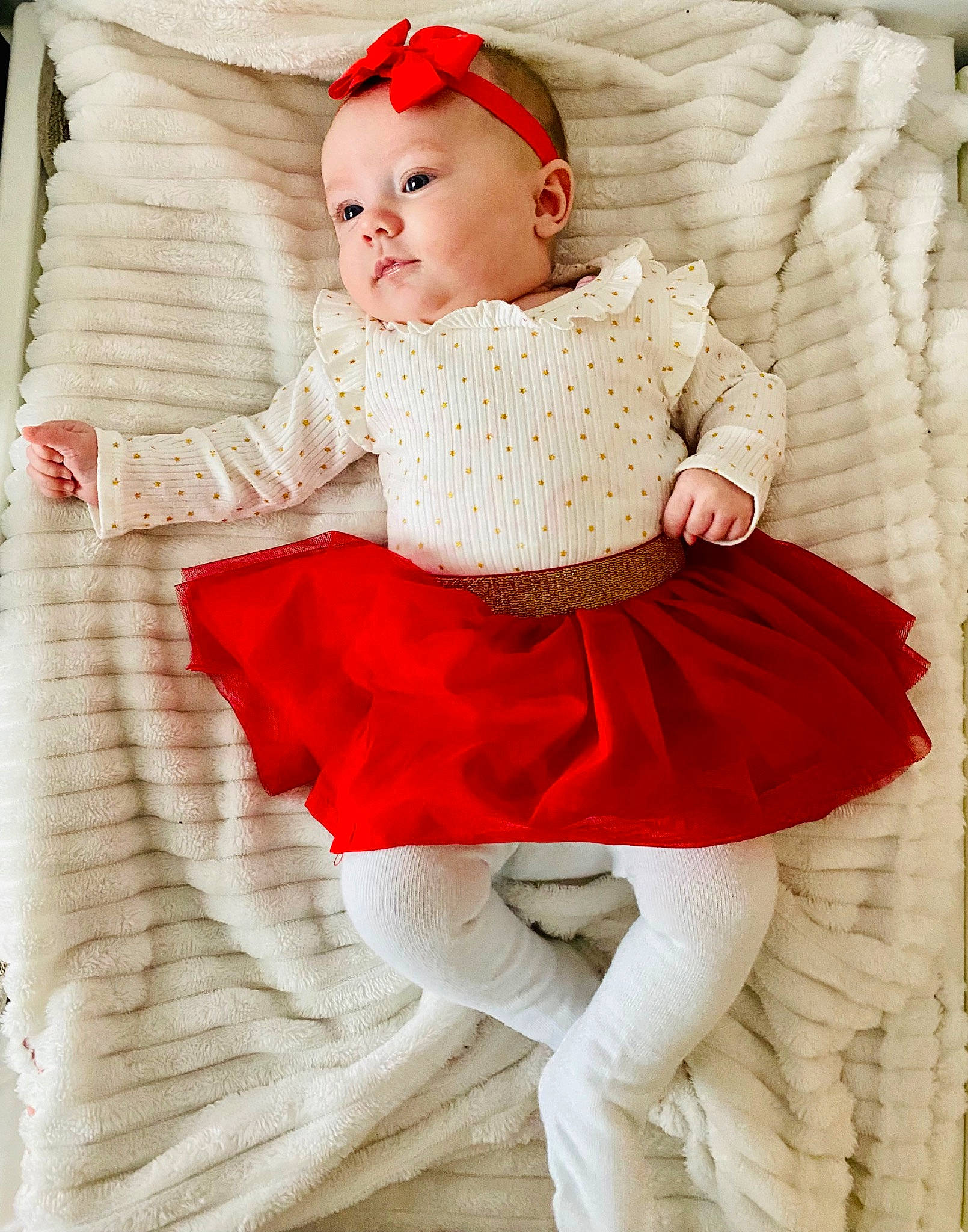 Nina participe au concours pour gagner de l'argent avec cette photo : baby, baby_toddler_clothing, cap, embellishment, face, headwear, human_body, knee, lip, pattern, person, pink, red, ruffle, sleeve, sock, textile, thigh, toddler, trunk