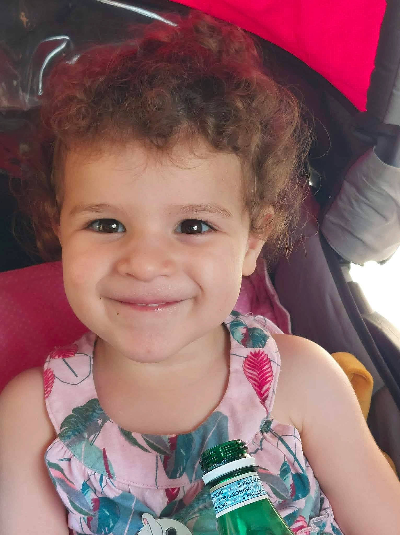 Zaïa participe au concours pour gagner de l'argent avec cette photo : cheek, chin, cool, eyebrow, eyelash, facial_expression, forehead, hairstyle, happy, human, iris, joy, lip, mouth, neck, nose, organ, person, pink, product