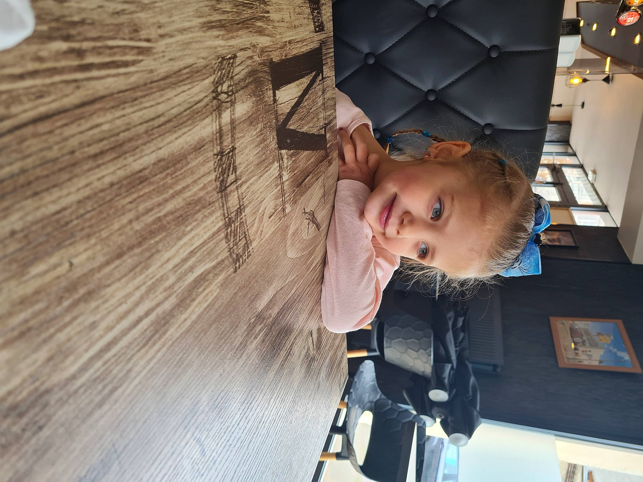 Arya participe au concours pour gagner de l'argent avec cette photo : baby, child, eyewear, fashion_accessory, fashion_design, flash_photography, flooring, fun, hairstyle, hardwood, joy, lumber, machine, person, plywood, room, sitting, tints_and_shades, toddler, umbrella