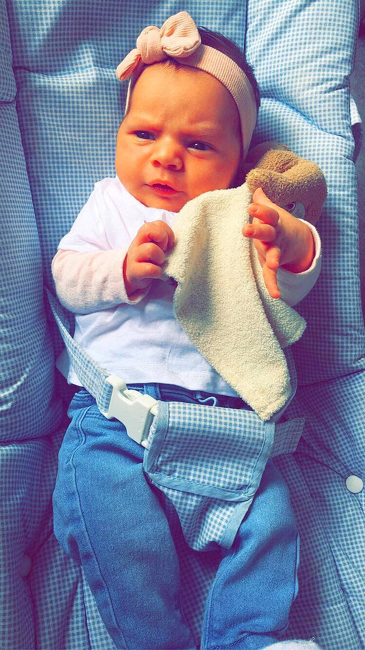 Inaya participe au concours pour gagner de l'argent avec cette photo : baby, baby_safety, baby_sleeping, baby_toddler_clothing, cap, cheek, child, comfort, cool, electric_blue, finger, linens, mouth, nail, nose, person, skin, sleeve, textile, thumb