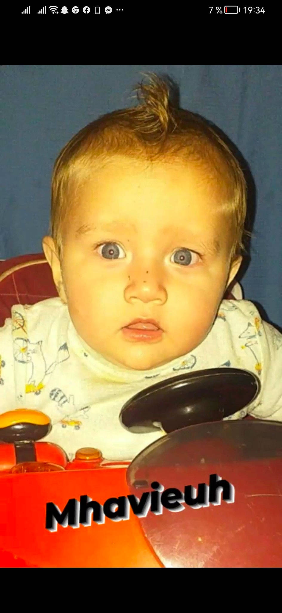 Chamakita Remedao a rejoint le concours — aidez-le/la à gagner de superbes lots ! audio_equipment, baby, baby_toddler_clothing, cheek, child, chin, ear, eyebrow, eyelash, fun, happy, helmet, iris, mouth, nose, organ, person, personal_protective_equipment, photo_caption, play