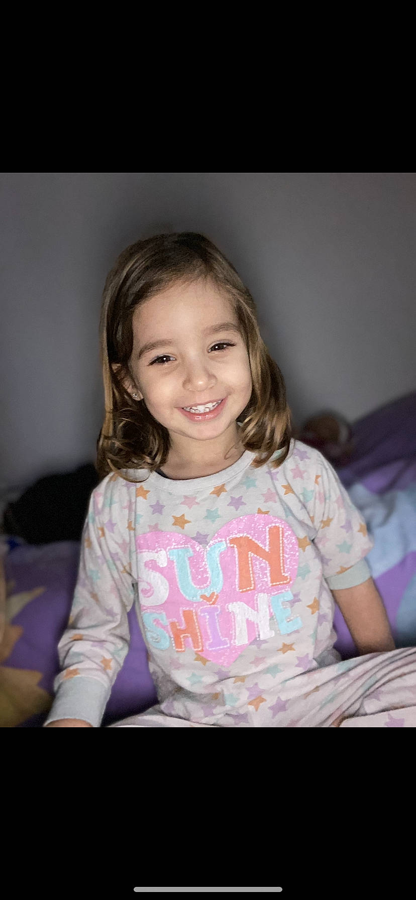 Léna a rejoint le concours — aidez-le/la à gagner de superbes lots ! cheek, child, child_model, eye, face, facial_expression, fun, happy, iris, joy, person, photography, pink, play, portrait, portrait_photography, sitting, skin, smile, toddler