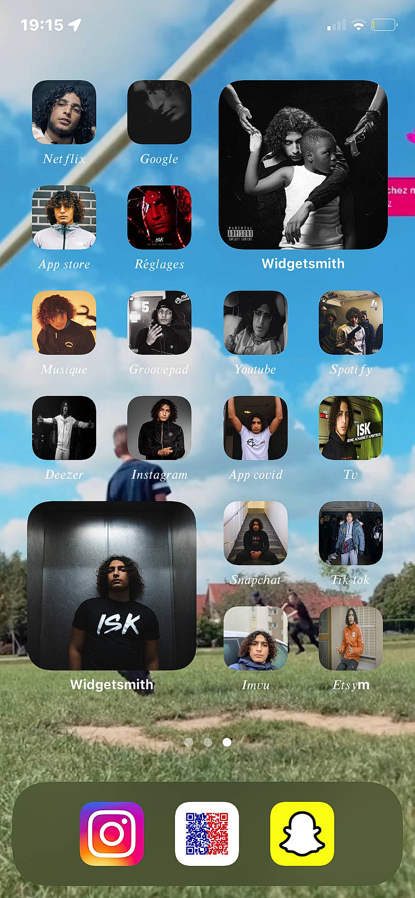 Rachel a rejoint le concours — aidez-le/la à gagner de superbes lots ! art, cameras_optics, communication_device, ecoregion, electronic_device, gadget, grass, grassland, headwear, landscape, leisure, mammal, person, photograph, plant, product, screenshot, sky, snapshot, technology