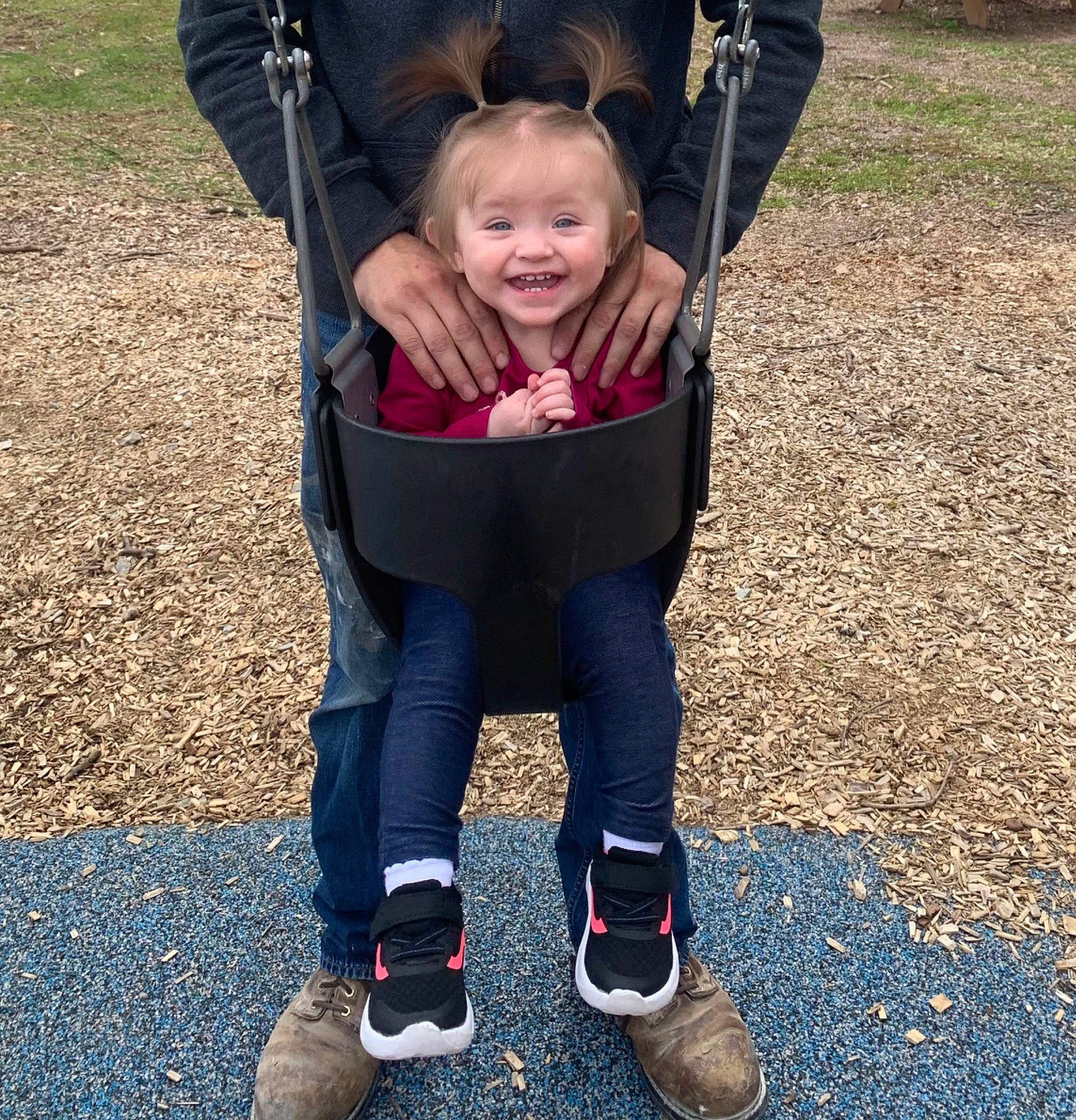 Alaia is registered to the contest to win money with this photo: baby, baby_carriage, baby_products, electric_blue, eye, face, fun, grass, hair, happy, head, joy, leg, leisure, people_in_nature, person, plant, recreation, smile, swing