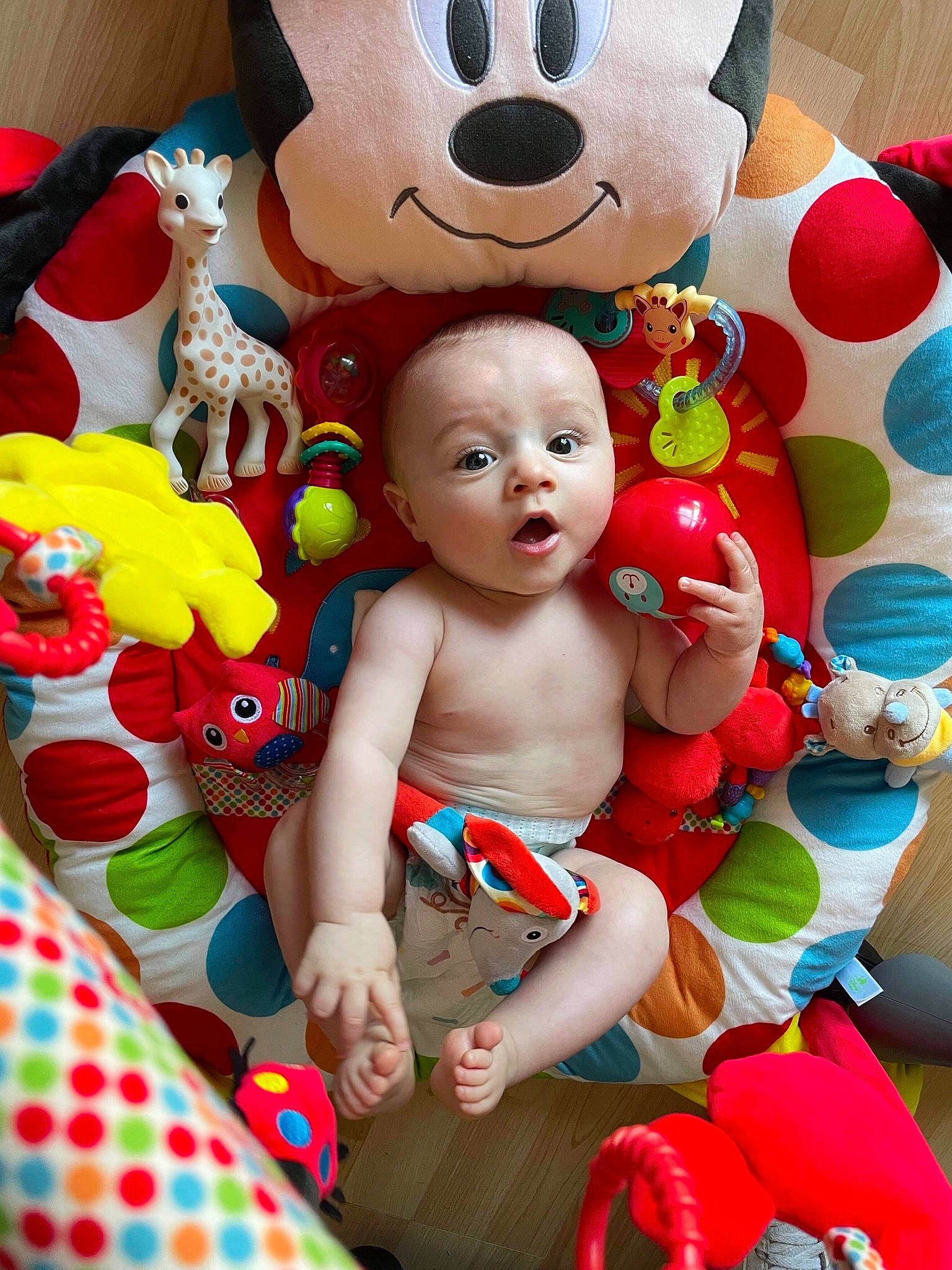 Maylonn a rejoint le concours — aidez-le/la à gagner de superbes lots ! baby, eye, face, facial_expression, fun, green, happy, head, mammal, organ, person, photograph, pink, product, red, skin, surprise, textile, toy, vertebrate