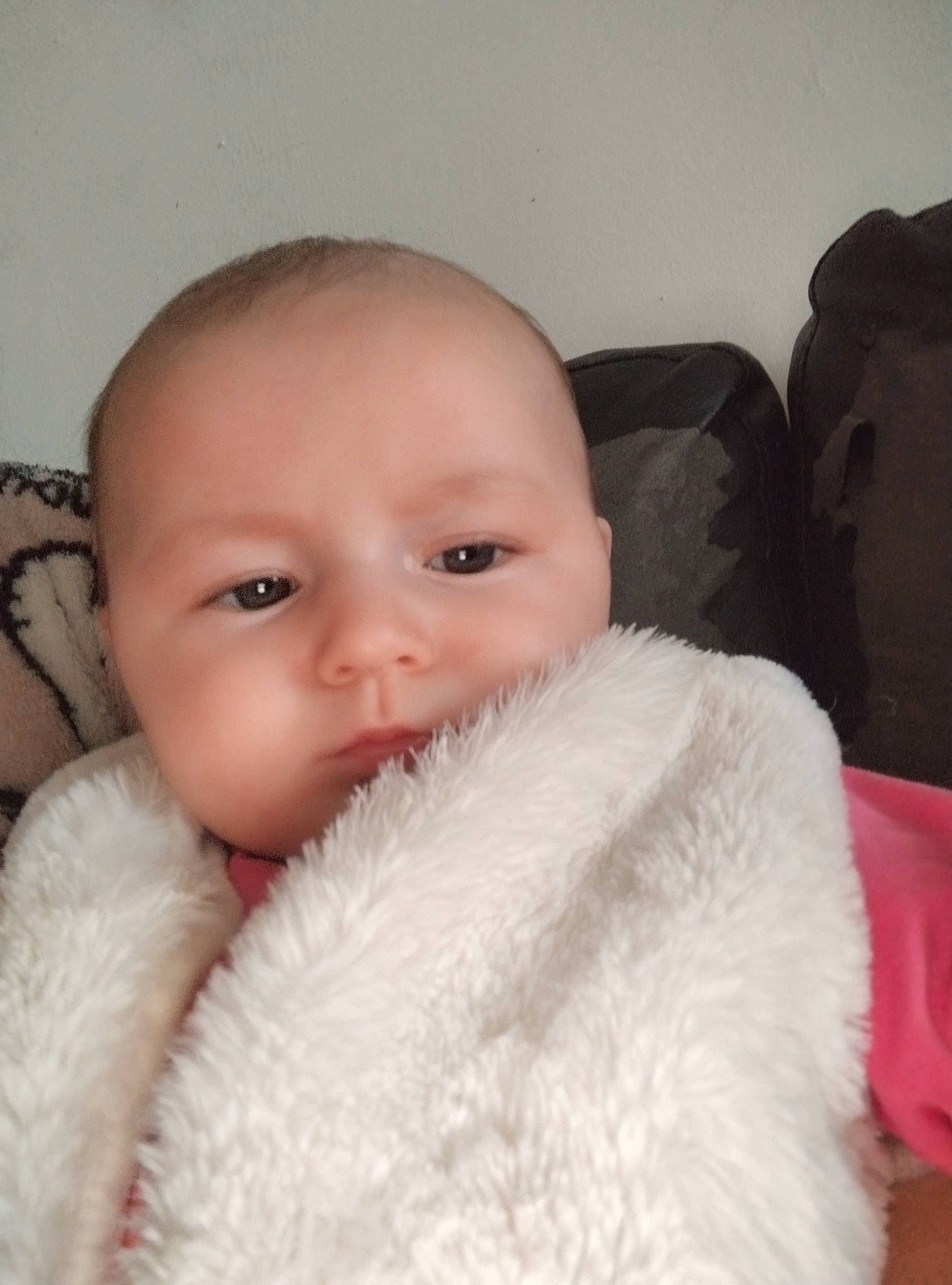 Louna participe au concours pour gagner de l'argent avec cette photo : baby, baby_toddler_clothing, cheek, child, comfort, ear, eye, eyebrow, eyelash, fur, fur_clothing, head, iris, linens, lip, nose, person, plush, stuffed_toy, toddler