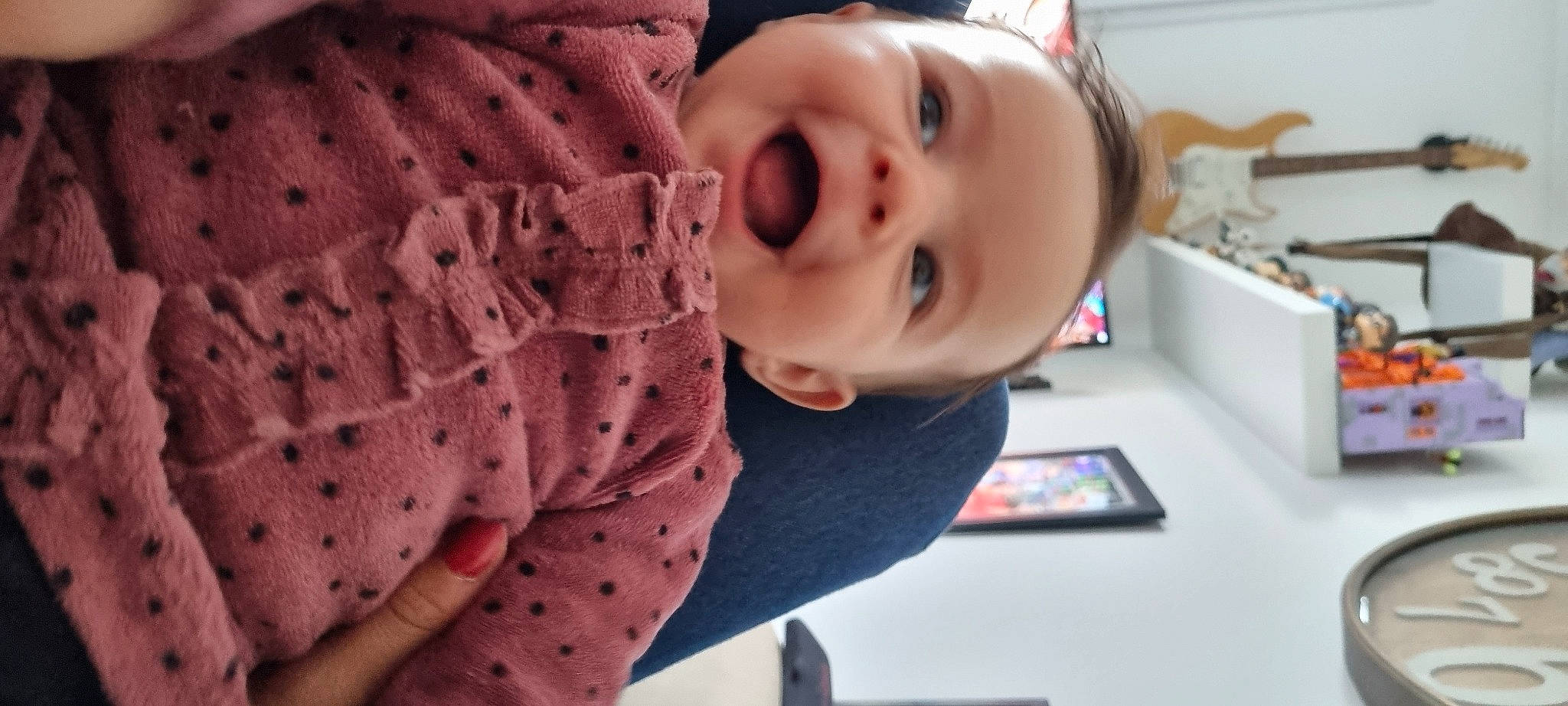 Alba a rejoint le concours — aidez-le/la à gagner de superbes lots ! baby, baby_products, baby_toddler_clothing, carmine, cheek, child, close_up, eye, eyelash, fun, happy, linens, lip, magenta, nose, pattern, person, skin, sleeve, smile