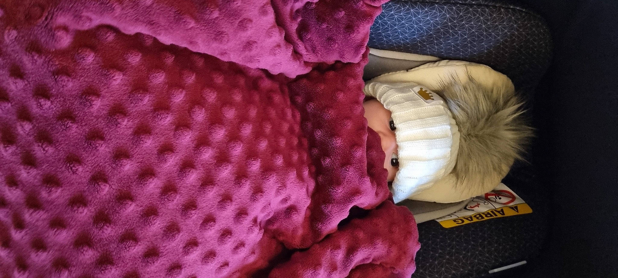Alba participe au concours pour gagner de l'argent avec cette photo : baby_toddler_clothing, bed_sheet, bedding, carmine, comfort, design, knitting, linens, magenta, pattern, pink, purple, sleeve, textile, thread, toddler, violet, wool, woolen, woven_fabric