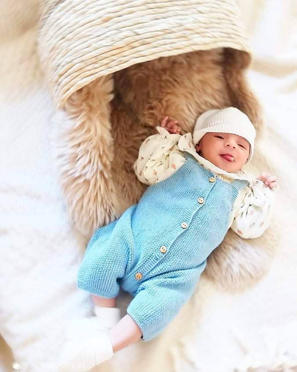 Fatima-zahra participe au concours pour gagner de l'argent avec cette photo : baby, baby_sleeping, baby_toddler_clothing, beanie, cap, child, comfort, doll, eye, fashion_accessory, fur, headwear, knit_cap, linens, person, sitting, sleeve, textile, toddler, toy