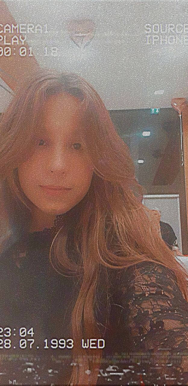 Alyzée a rejoint le concours — aidez-le/la à gagner de superbes lots ! blond, brown_hair, chin, eye, eyebrow, eyelash, eyewear, happy, iris, jaw, layered_hair, lip, long_hair, nose, person, selfie, skin, step_cutting, surfer_hair, tints_and_shades