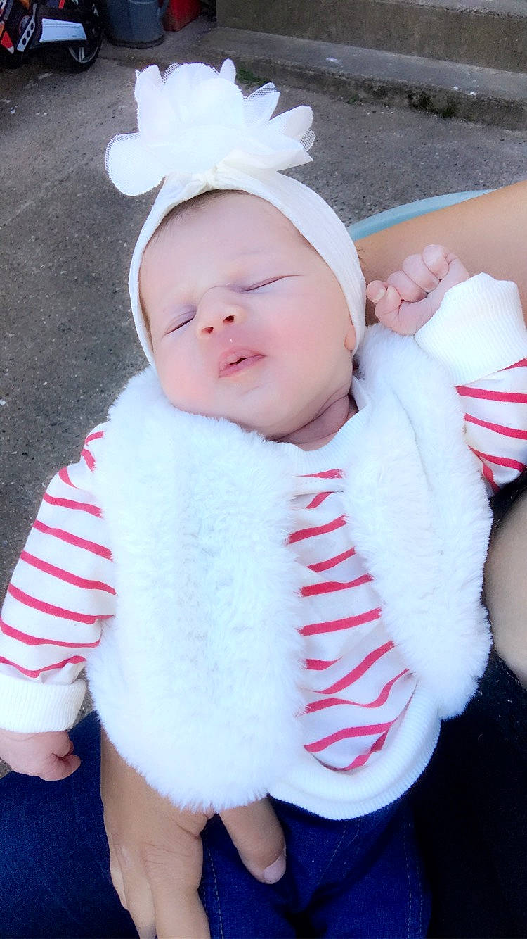 Inès participe au concours pour gagner de l'argent avec cette photo : baby, baby_products, baby_toddler_clothing, child, costume, head, headgear, person, pink, skin, toddler