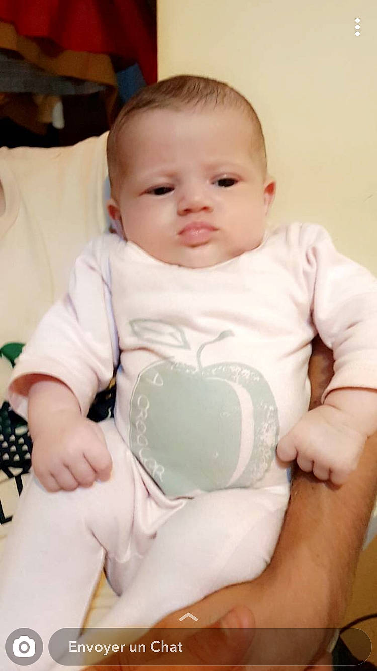 Inès participe au concours pour gagner de l'argent avec cette photo : baby, baby_products, baby_toddler_clothing, child, person, play, product, sitting, skin, toddler