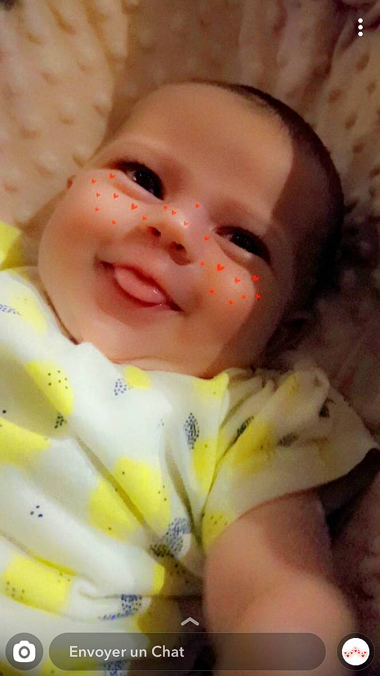 Inès participe au concours pour gagner de l'argent avec cette photo : baby, baby_products, cheek, child, close_up, ear, eye, face, facial_expression, head, joy, lip, mouth, nose, person, product, skin, smile, toddler, yellow