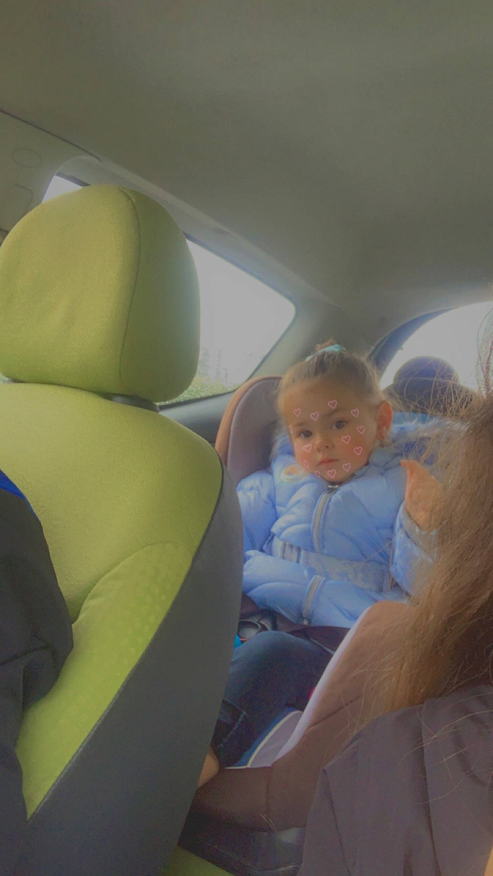 Mya participe au concours pour gagner de l'argent avec cette photo : air_travel, auto_part, automotive_design, automotive_exterior, car, car_seat, car_seat_cover, comfort, family_car, fun, head_restraint, leisure, luxury_vehicle, mid_size_car, motor_vehicle, person, sitting, toddler, vehicle, vehicle_door