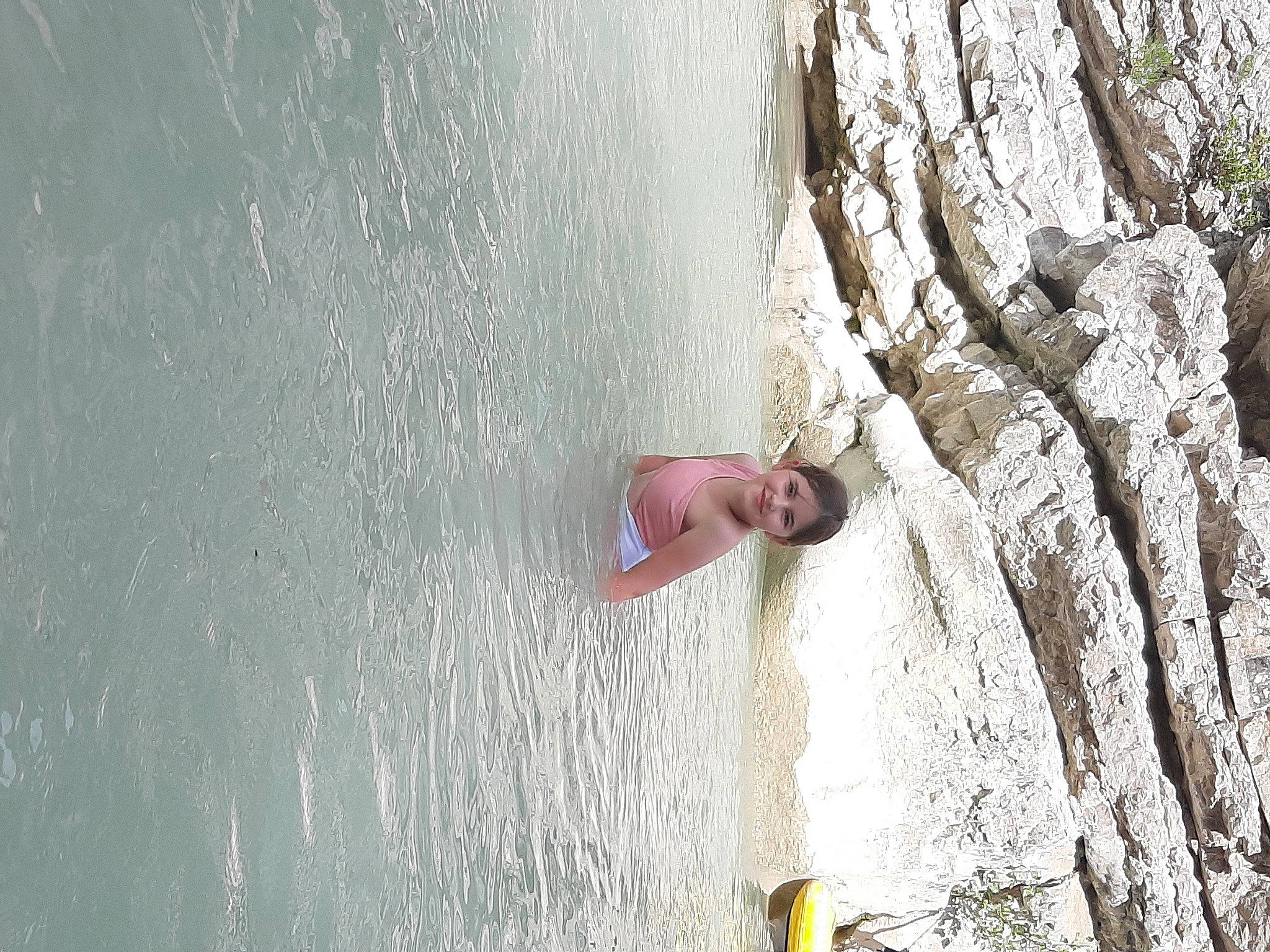 Loicya a rejoint le concours — aidez-le/la à gagner de superbes lots ! adventure, joy, leisure, person, recreation, rock, tree, wall, water