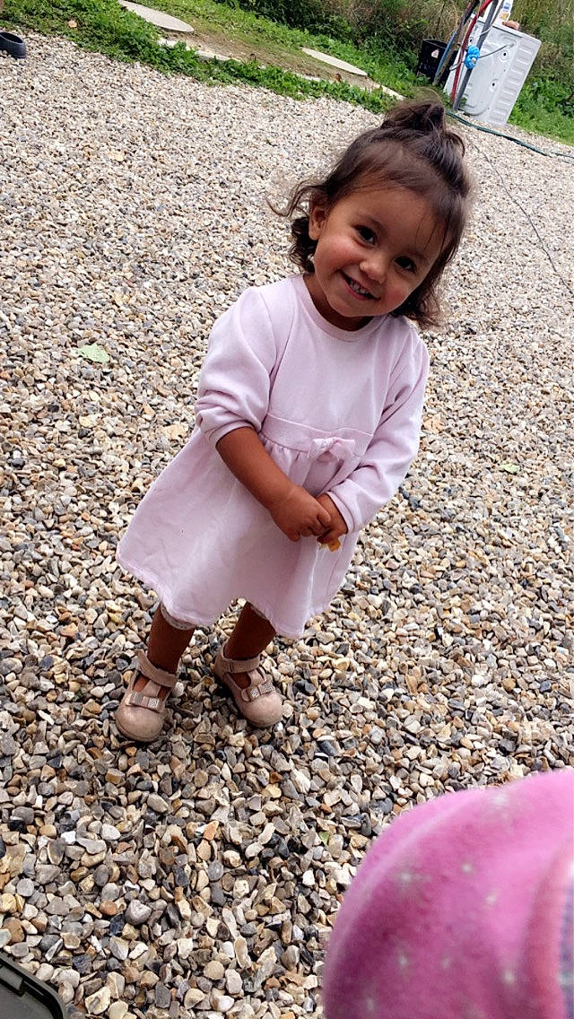 Mëliana participe au concours pour gagner de l'argent avec cette photo : adaptation, child, fun, joy, leaf, person, plant, play, smile, toddler