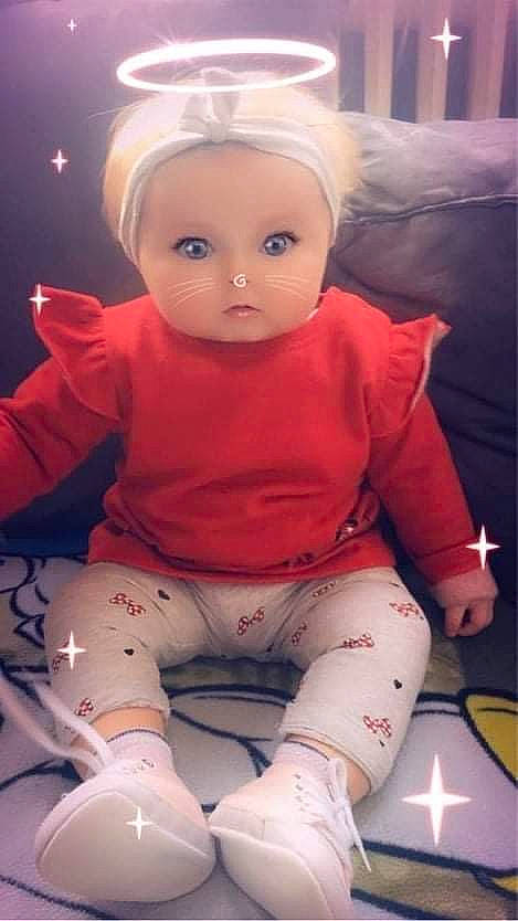 Maelys participe au concours pour gagner de l'argent avec cette photo : baby_toddler_clothing, cheek, child, cool, doll, fun, human_leg, joint, knee, lap, leg, lip, mouth, person, pink, skin, sleeve, textile, thigh, toy