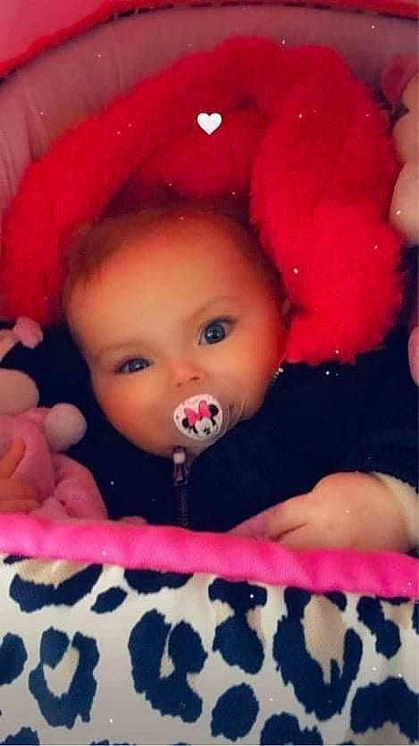 Maelys participe au concours pour gagner de l'argent avec cette photo : baby_toddler_clothing, cap, cheek, chin, doll, eye, eyebrow, eyelash, face, head, headgear, human_body, iris, lip, mouth, nose, person, pink, skin, textile