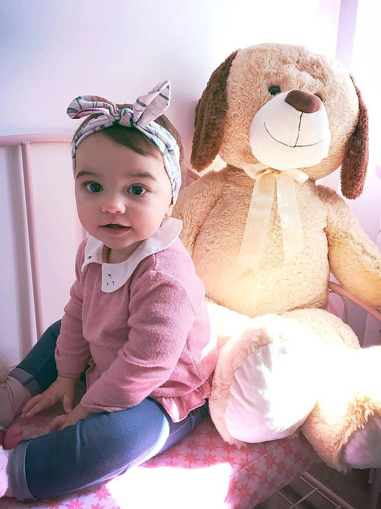 Capucine participe au concours pour gagner de l'argent avec cette photo : baby, child, ear, happy, person, pink, plush, smile, stuffed_toy, teddy_bear, textile, toddler, toy