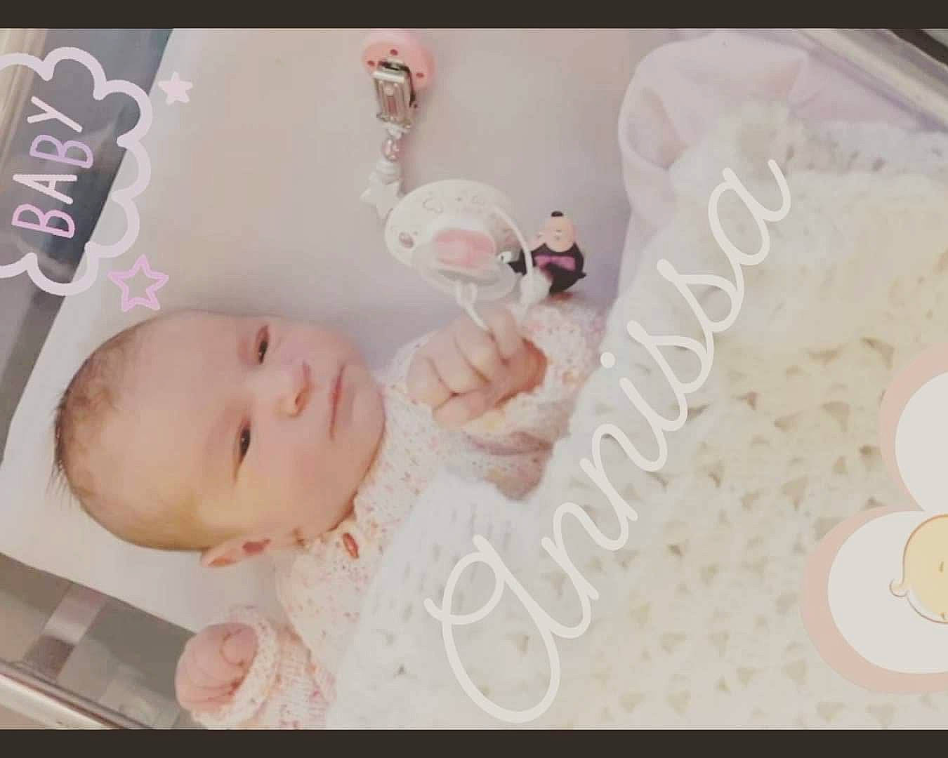 Annissa participe au concours pour gagner de l'argent avec cette photo : baby, baby_grabbing_for_something, baby_products, baby_sleeping, baby_toddler_clothing, bedtime, child, home_accessories, person, pink, product, toddler