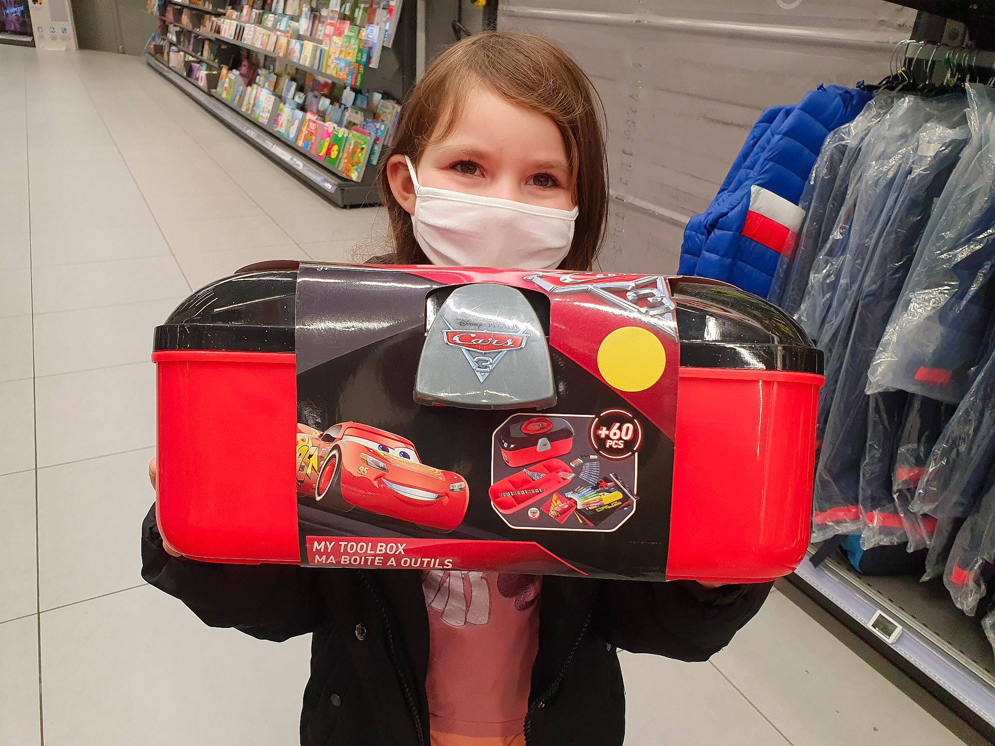 Vladia participe au concours pour gagner de l'argent avec cette photo : automotive_design, automotive_exterior, automotive_tire, automotive_wheel_system, bag, carmine, convenience_store, customer, luggage_and_bags, motor_vehicle, person, personal_protective_equipment, retail, shelf, shopping, t_shirt, technology, toddler, toy, toy_vehicle