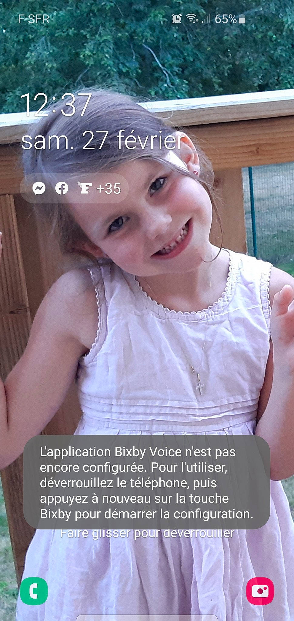 Vladia a rejoint le concours — aidez-le/la à gagner de superbes lots ! advertising, beauty, blond, child, facial_expression, fashion_accessory, flash_photography, font, hairstyle, happy, headband, headpiece, jewellery, joy, necklace, pattern, person, photo_caption, publication, smile