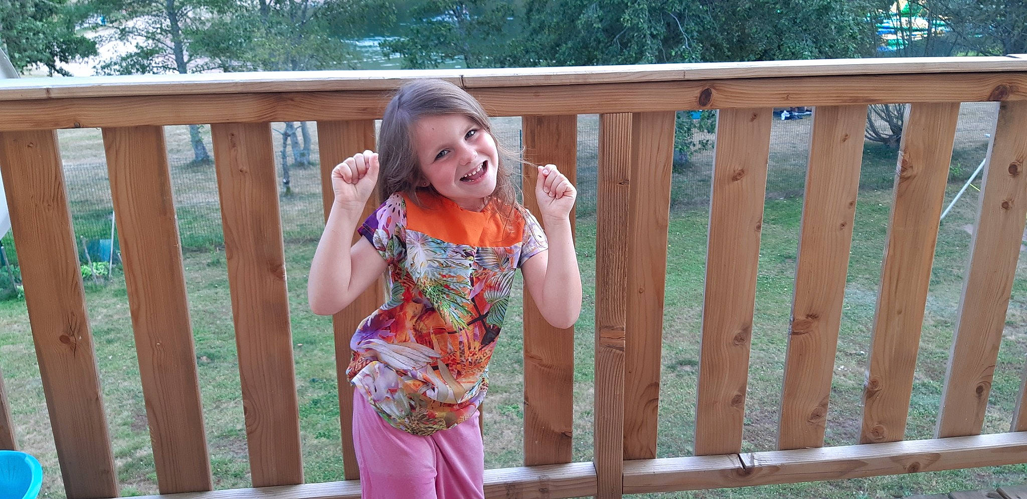 Vladia participe au concours pour gagner de l'argent avec cette photo : fawn, joy, pattern, person, smile, summer