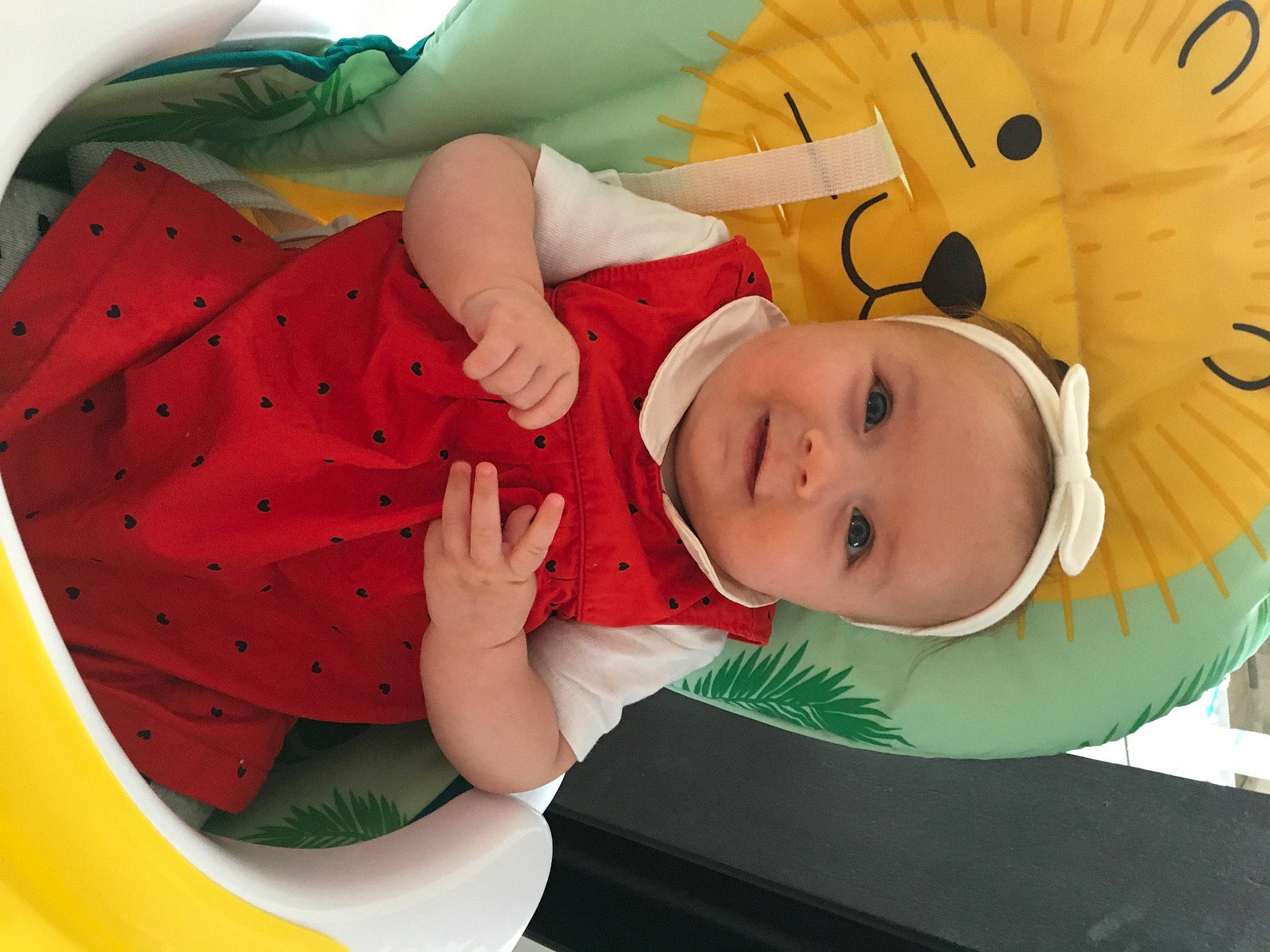 Maëlle a rejoint le concours — aidez-le/la à gagner de superbes lots ! baby, baby_products, baby_safety, baby_toddler_clothing, carmine, cheek, child, clothing, comfort, facial_expression, fun, happy, headgear, linens, mouth, person, product, room, smile, textile