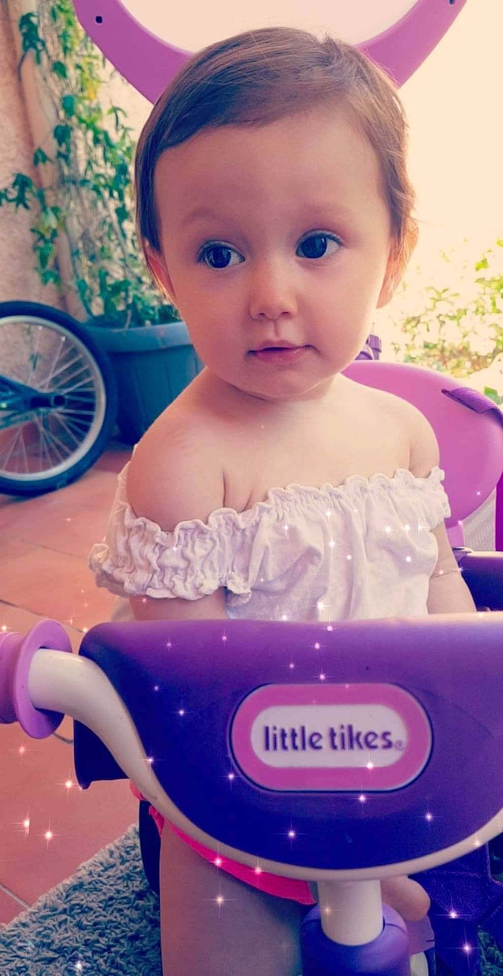 Emilya a rejoint le concours — aidez-le/la à gagner de superbes lots ! baby, child, person, product, smile, toddler