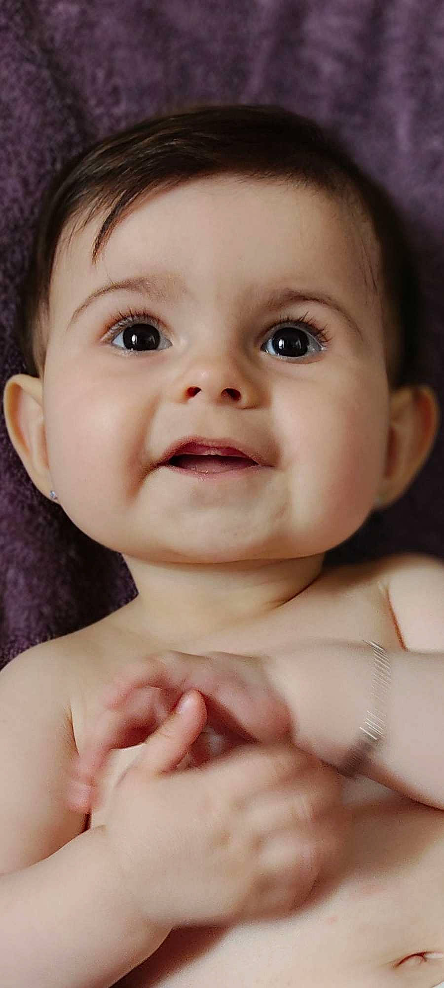 Emma participe au concours pour gagner de l'argent avec cette photo : baby, cheek, child, chin, close_up, eyebrow, eyelash, facial_expression, flash_photography, forehead, gesture, happy, iris, lip, mouth, no_expression, nose, person, skin, smile