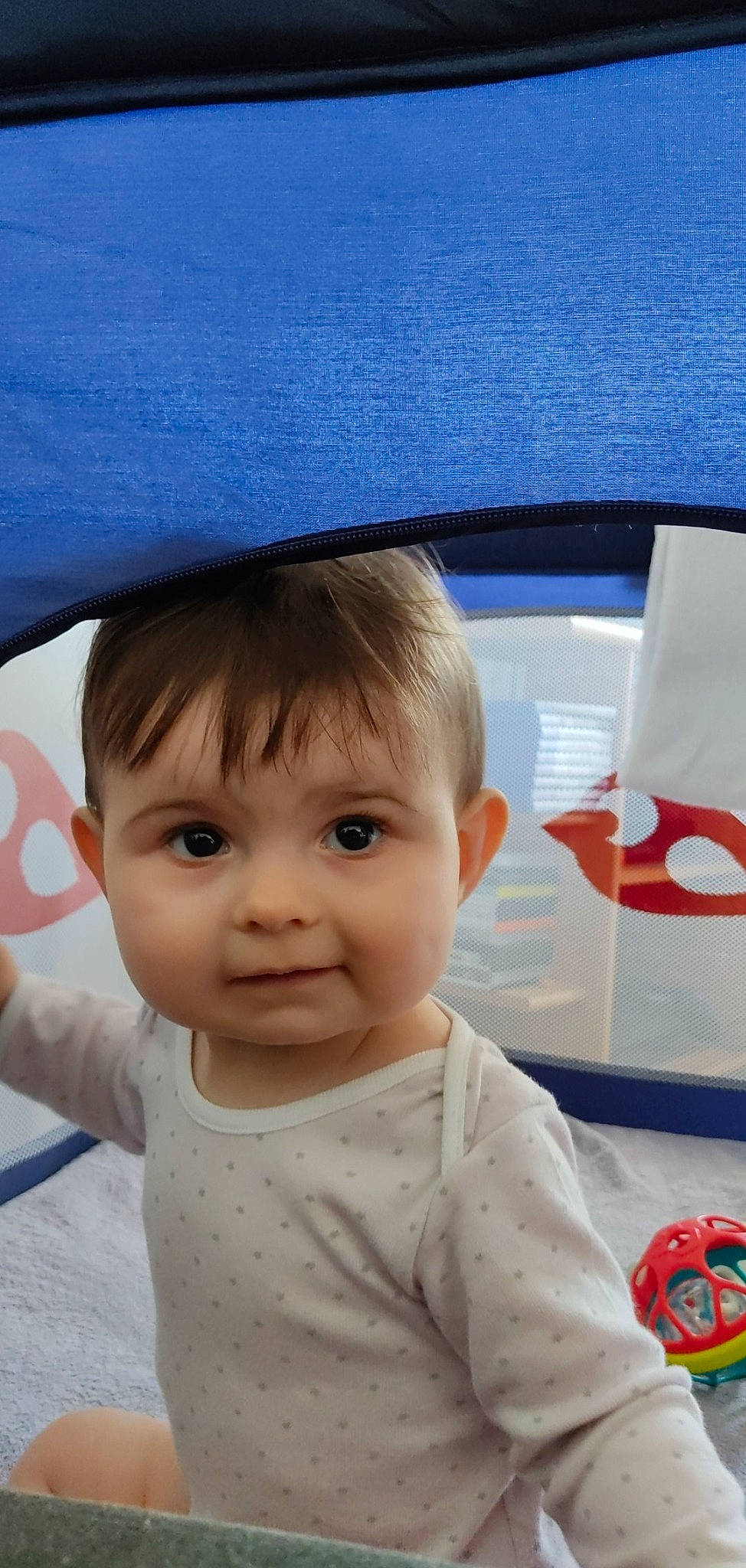 Emma a rejoint le concours — aidez-le/la à gagner de superbes lots ! baby, baby_toddler_clothing, cheek, chin, eye, eyebrow, facial_expression, fun, hairstyle, happy, head, iris, lip, mouth, nose, person, product, skin, sleeve, smile