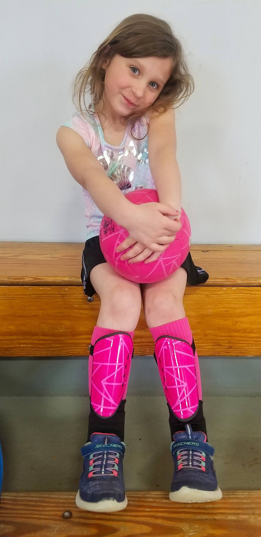Alida is registered to the contest to win money with this photo: blond, boot, child, child_model, clothing, finger, footwear, human_leg, joint, knee, leg, long_hair, person, pink, roller_skates, sitting, sock, stocking, thigh, thumb