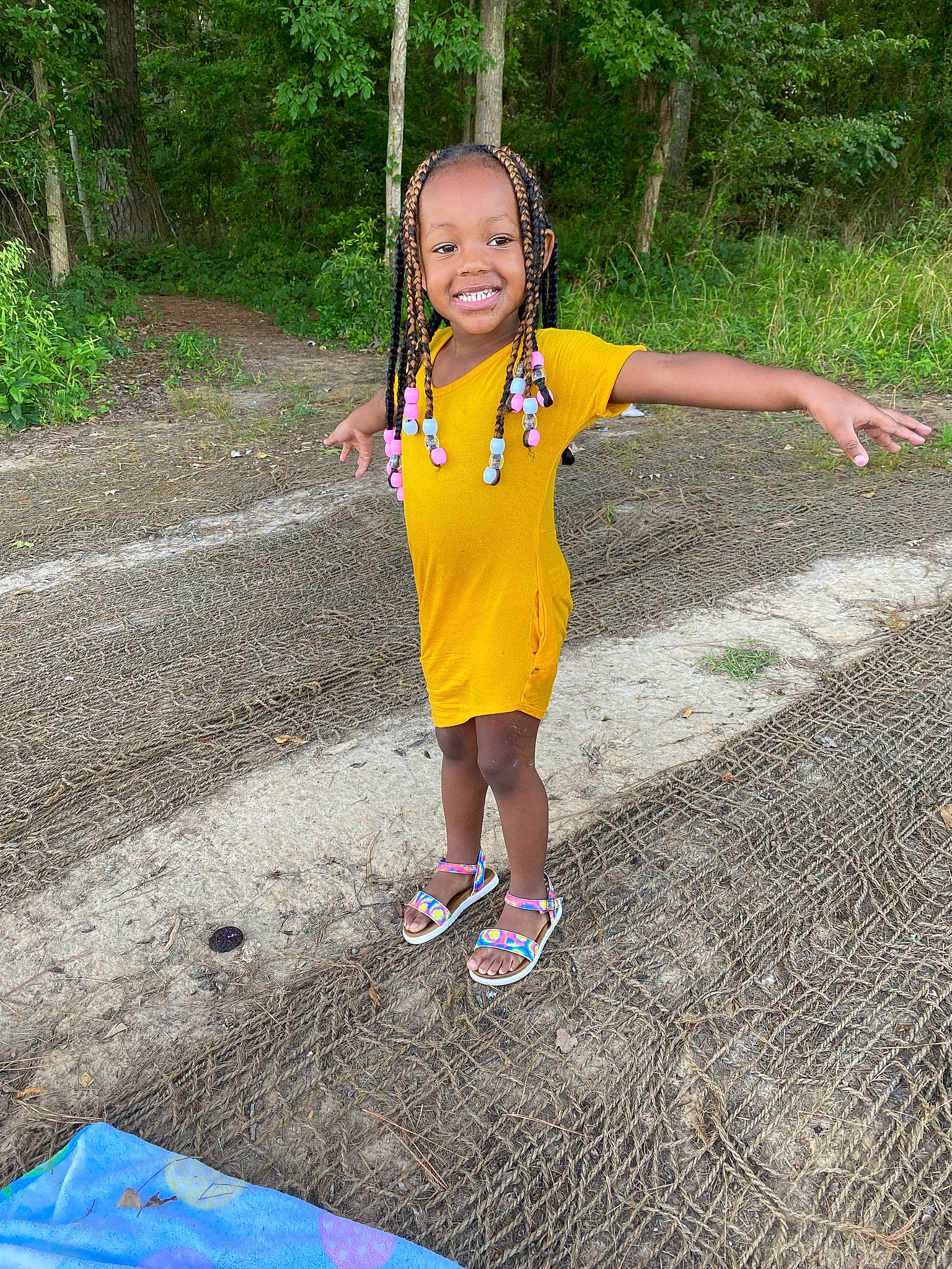 Justice is registered to the contest to win money with this photo: asphalt, cool, eye, facial_expression, fun, grass, happy, joy, landscape, leaf, leisure, people_in_nature, person, plant, public_space, recreation, road_surface, shorts, smile, t_shirt