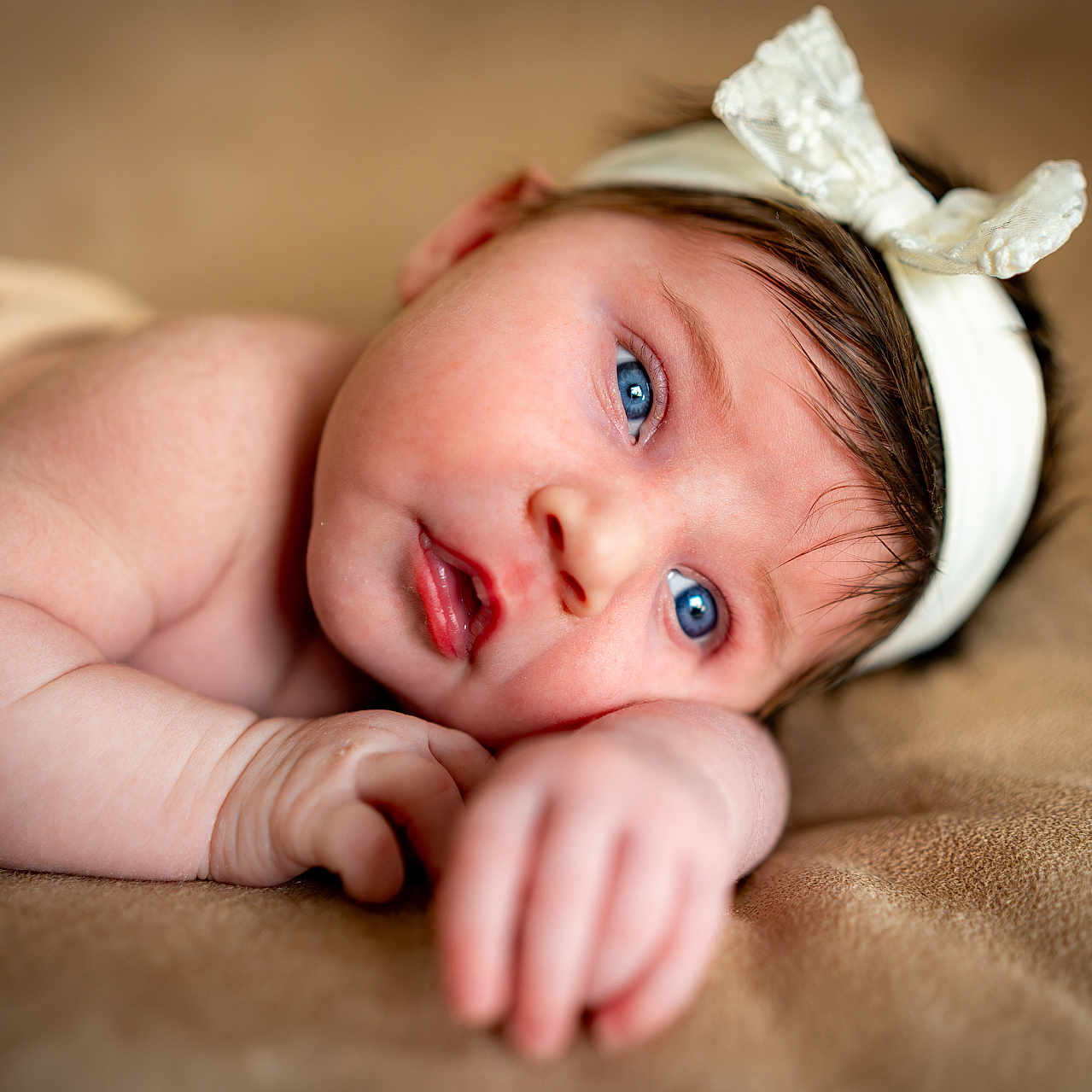 Giulia a rejoint le concours — aidez-le/la à gagner de superbes lots ! accessories, baby, bodypart, bonnet, clothing, face, finger, hand, happy, hat, head, headband, newborn, person, photography, portrait, smile