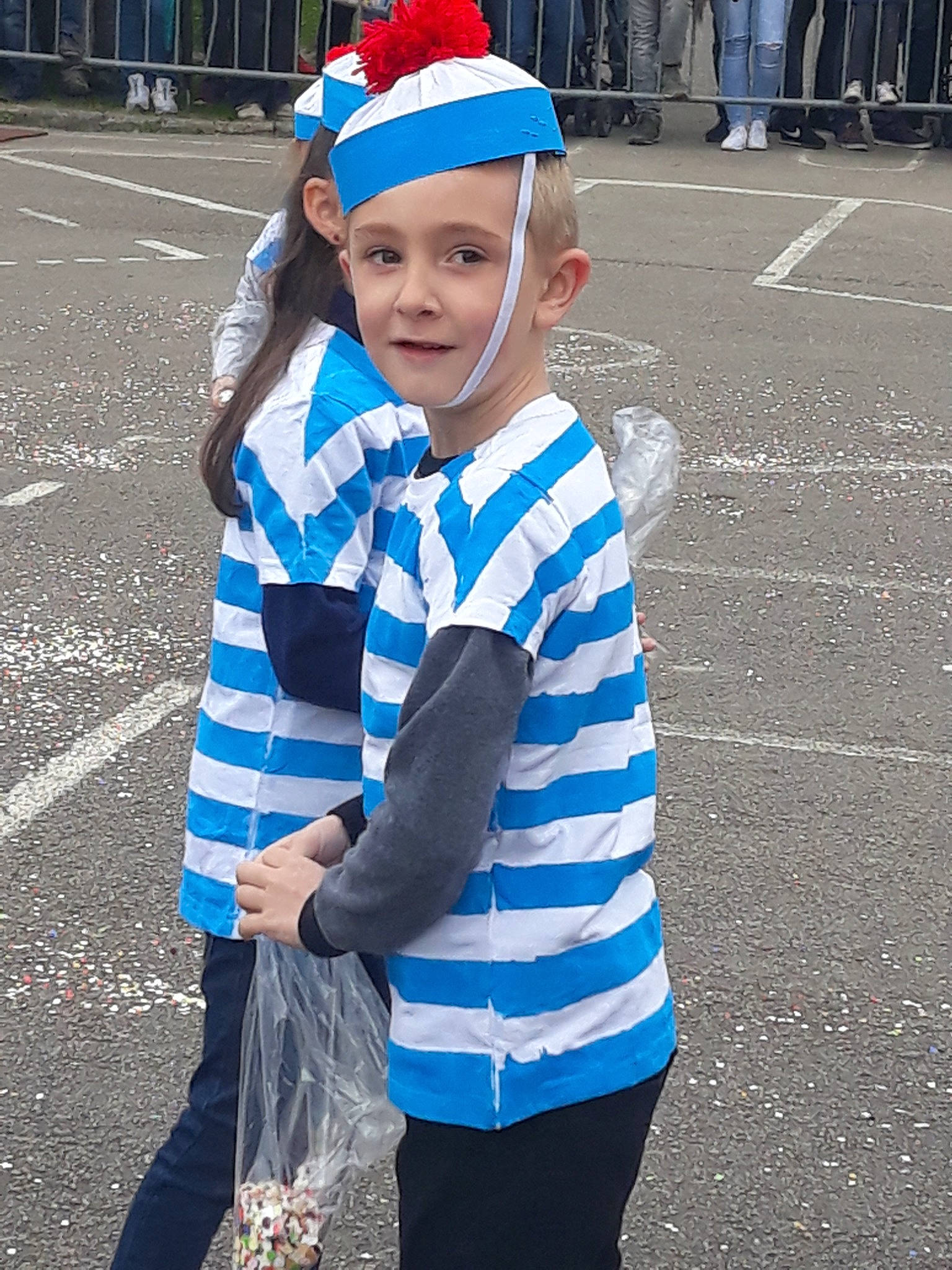Noah participe au concours pour gagner de l'argent avec cette photo : blue, cap, child, electric_blue, fun, headgear, headwear, outerwear, people, person, recreation, smile, toddler, vacation