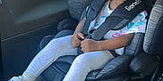 Meera participe au concours pour gagner de l'argent avec cette photo : child, toddler, car_seat, car, seatbelt, sneakers, leggings, window, sunlight, seat, interior, safety, person, young_child, baby, casual_clothing, hair_tied, looking_at_camera, daylight, seat_cushion