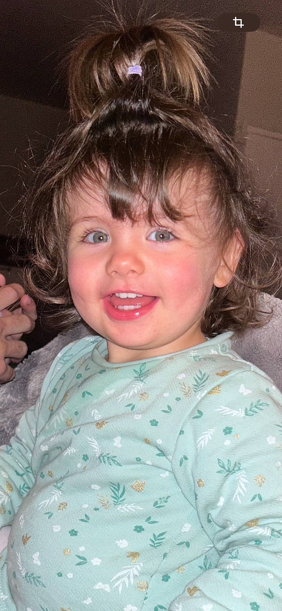 Judith participe au concours pour gagner de l'argent avec cette photo : cheek, chin, eye, eyebrow, eyelash, face, facial_expression, forehead, hair, hairstyle, head, human_body, joy, lip, mouth, neck, nose, organ, person, skin