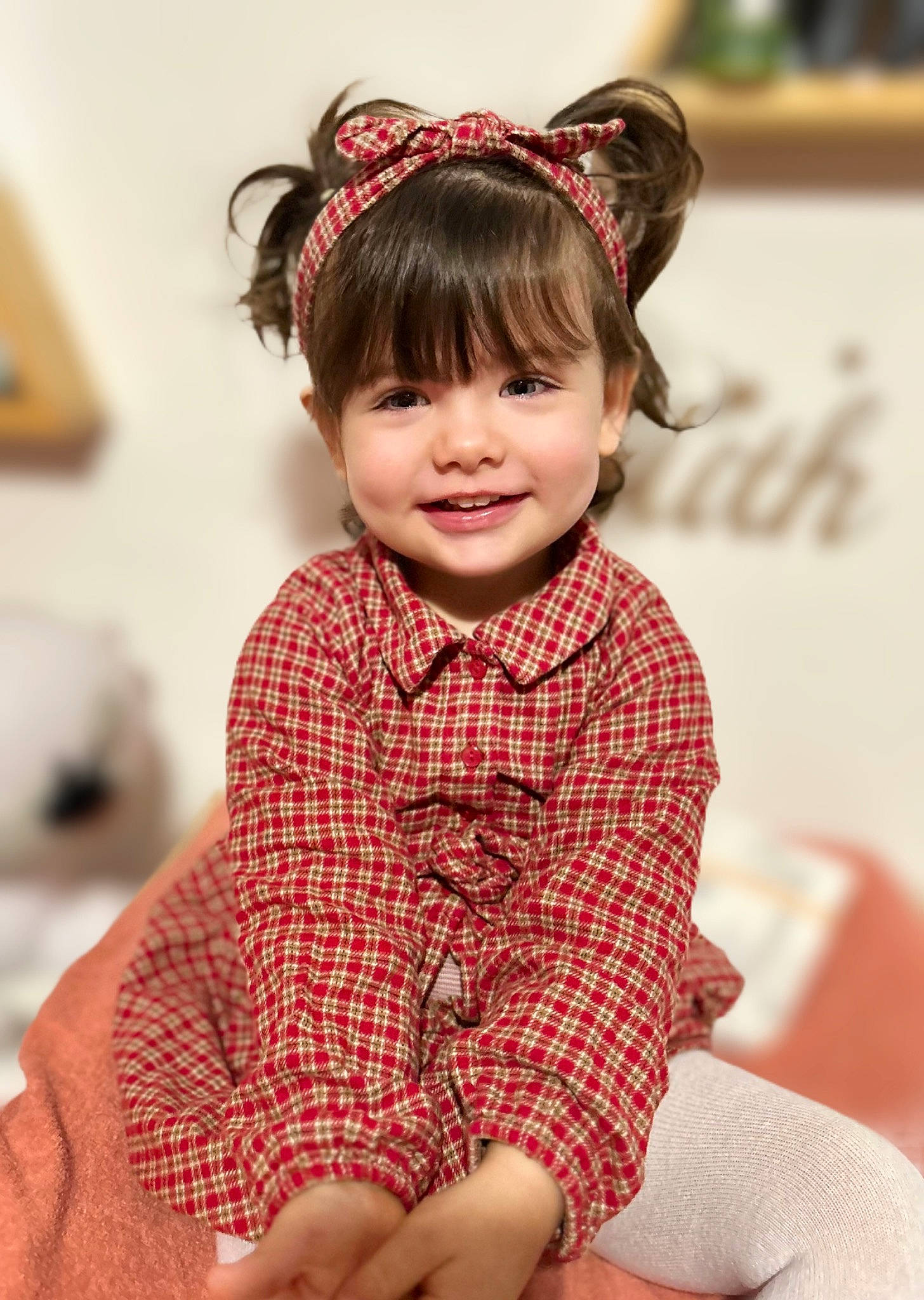Judith participe au concours pour gagner de l'argent avec cette photo : baby_toddler_clothing, cheek, child, chin, collar, dress, dress_shirt, eye, eyelash, hair, happy, head, joy, neck, person, plaid, skin, sleeve, smile, tartan