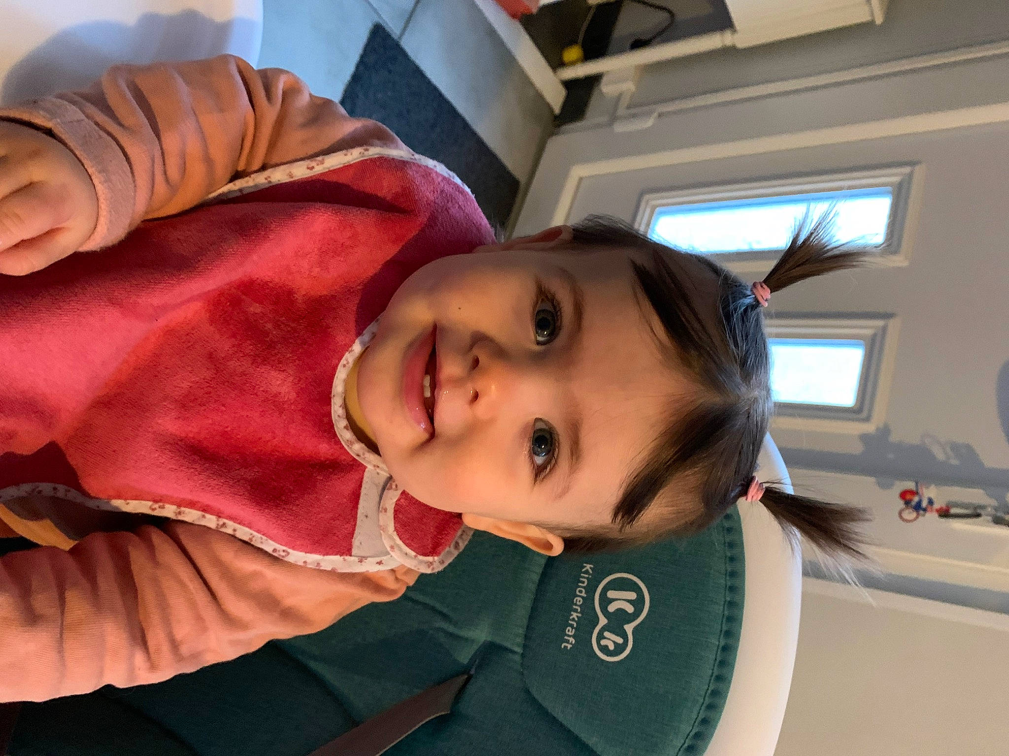 Judith participe au concours pour gagner de l'argent avec cette photo : cheek, child, comfort, ear, eyebrow, fun, happy, joy, nose, person, room, smile, toddler, vacation, window