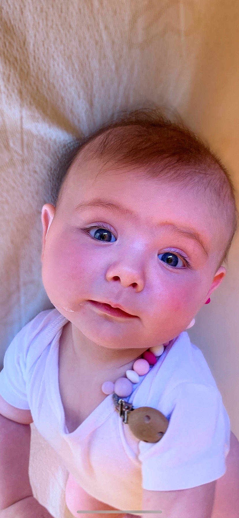 Judith a rejoint le concours — aidez-le/la à gagner de superbes lots ! azure, baby, baby_toddler_clothing, cheek, chin, ear, eyebrow, eyelash, facial_expression, forehead, iris, jaw, lip, mouth, neck, nose, person, pink, skin, sleeve