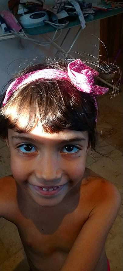 Maelys a rejoint le concours — aidez-le/la à gagner de superbes lots ! bangs, black_hair, chin, cool, dress, eyebrow, eyelash, eyewear, flash_photography, forehead, hair, happy, headgear, headpiece, joy, lip, magenta, person, petal, pink