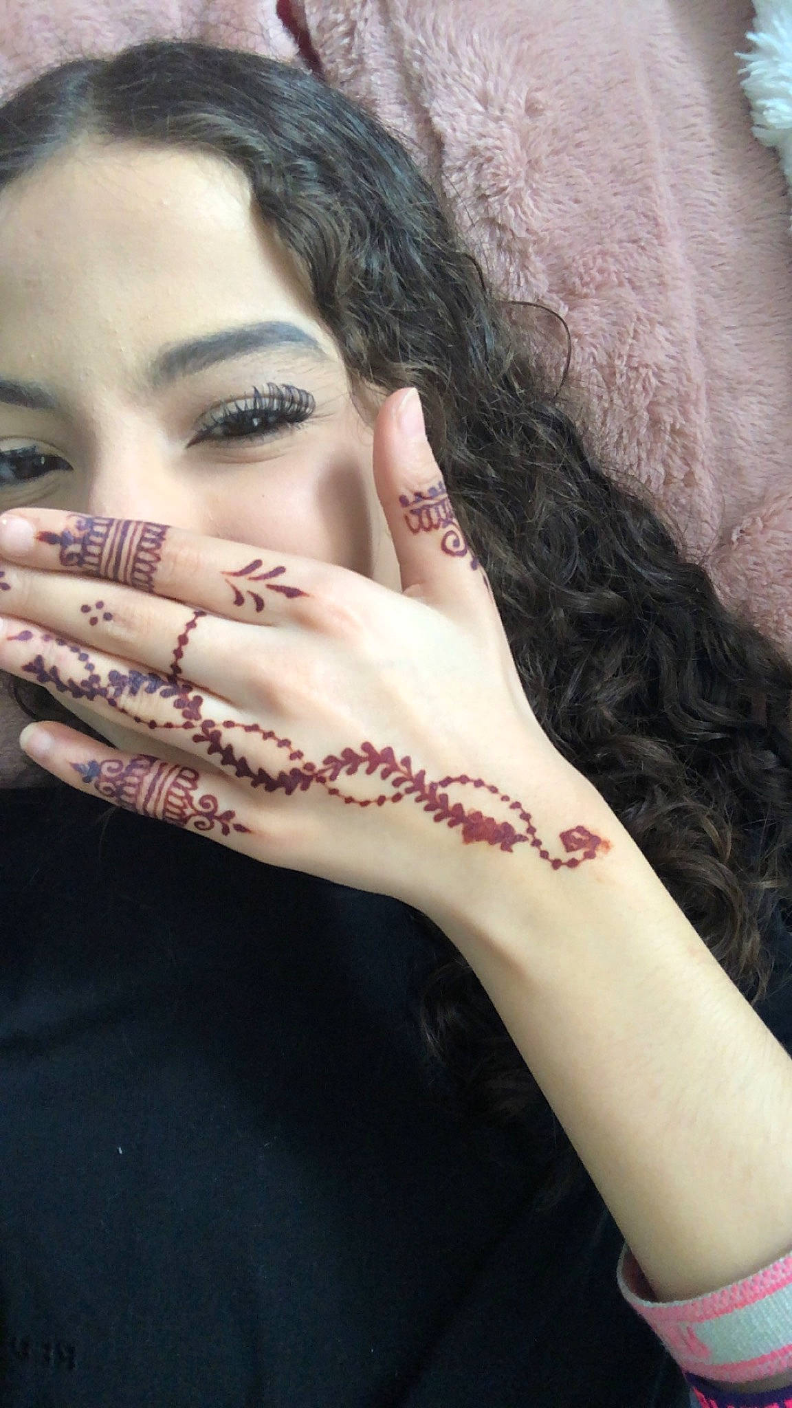 Kamelia participe au concours pour gagner de l'argent avec cette photo : black_hair, body_jewelry, cosmetics, eye_liner, eye_shadow, eyebrow, eyelash, finger, gesture, jewellery, lip, lipstick, makeover, material_property, mouth, nail, nail_care, neck, person, skin