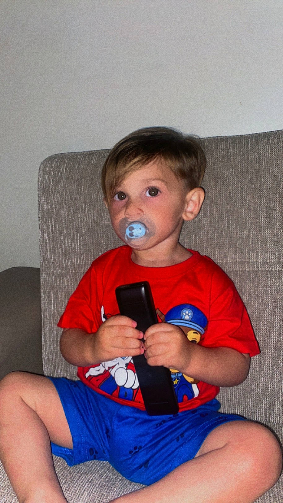 José a rejoint le concours — aidez-le/la à gagner de superbes lots ! arm, baby_toddler_clothing, cheek, chin, clothing, comfort, eye, finger, iris, joint, leg, mouth, muscle, neck, nose, person, shoulder, skin, sleeve, t_shirt