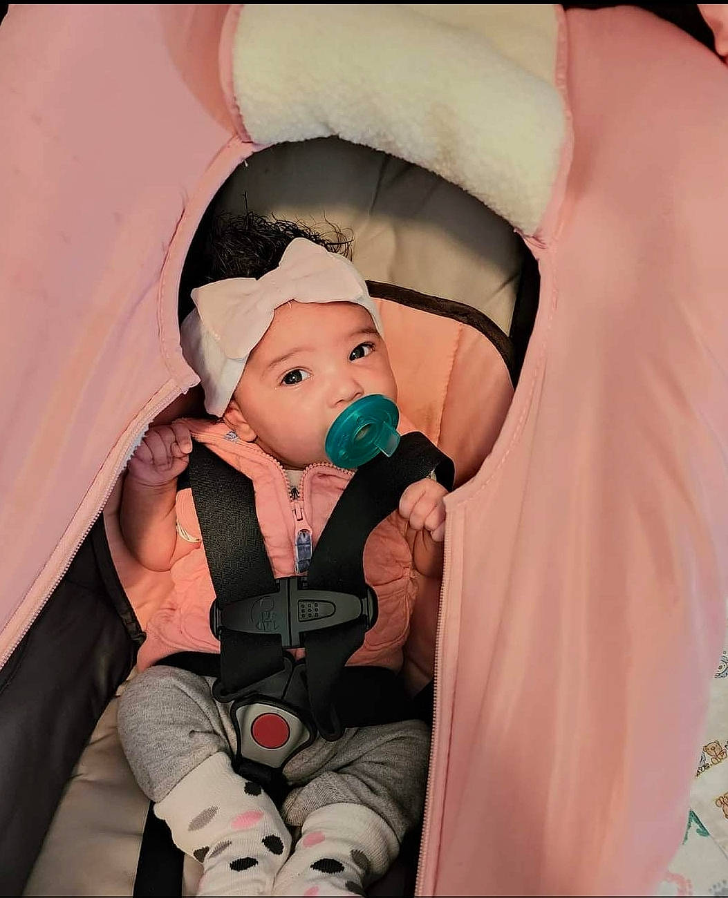 Oliva is registered to the contest to win money with this photo: animation, arm, baby, baby_carriage, baby_products, baby_toddler_clothing, carmine, cheek, child, comfort, costume, event, fashion_accessory, fun, gesture, headgear, headwear, mouth, person, pink