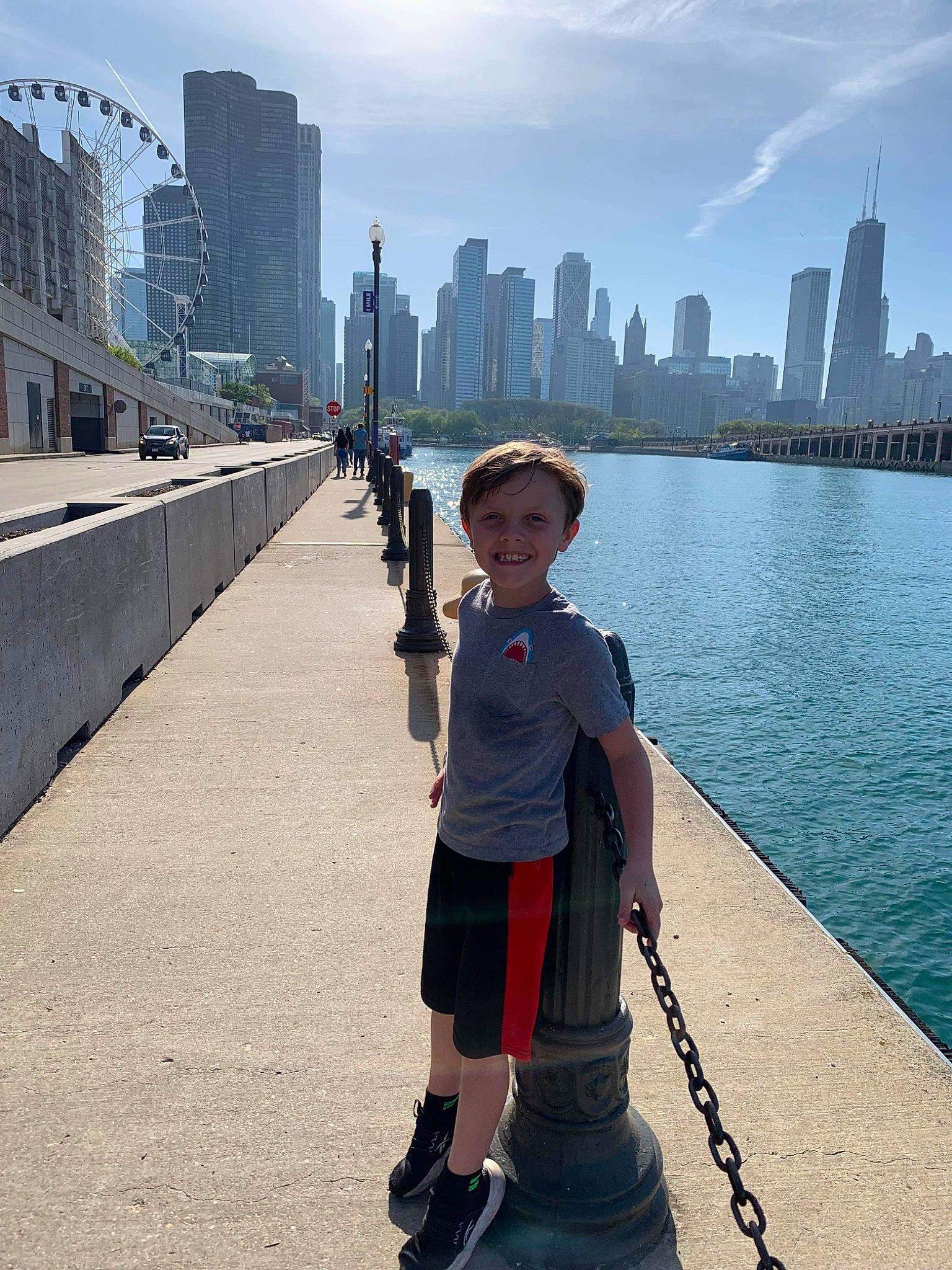 Kanen is registered to the contest to win money with this photo: building, city, cityscape, cloud, hat, joy, lake, landmark, leisure, metropolis, morning, pedestrian, person, public_space, shorts, sky, skyscraper, tower, tower_block, travel