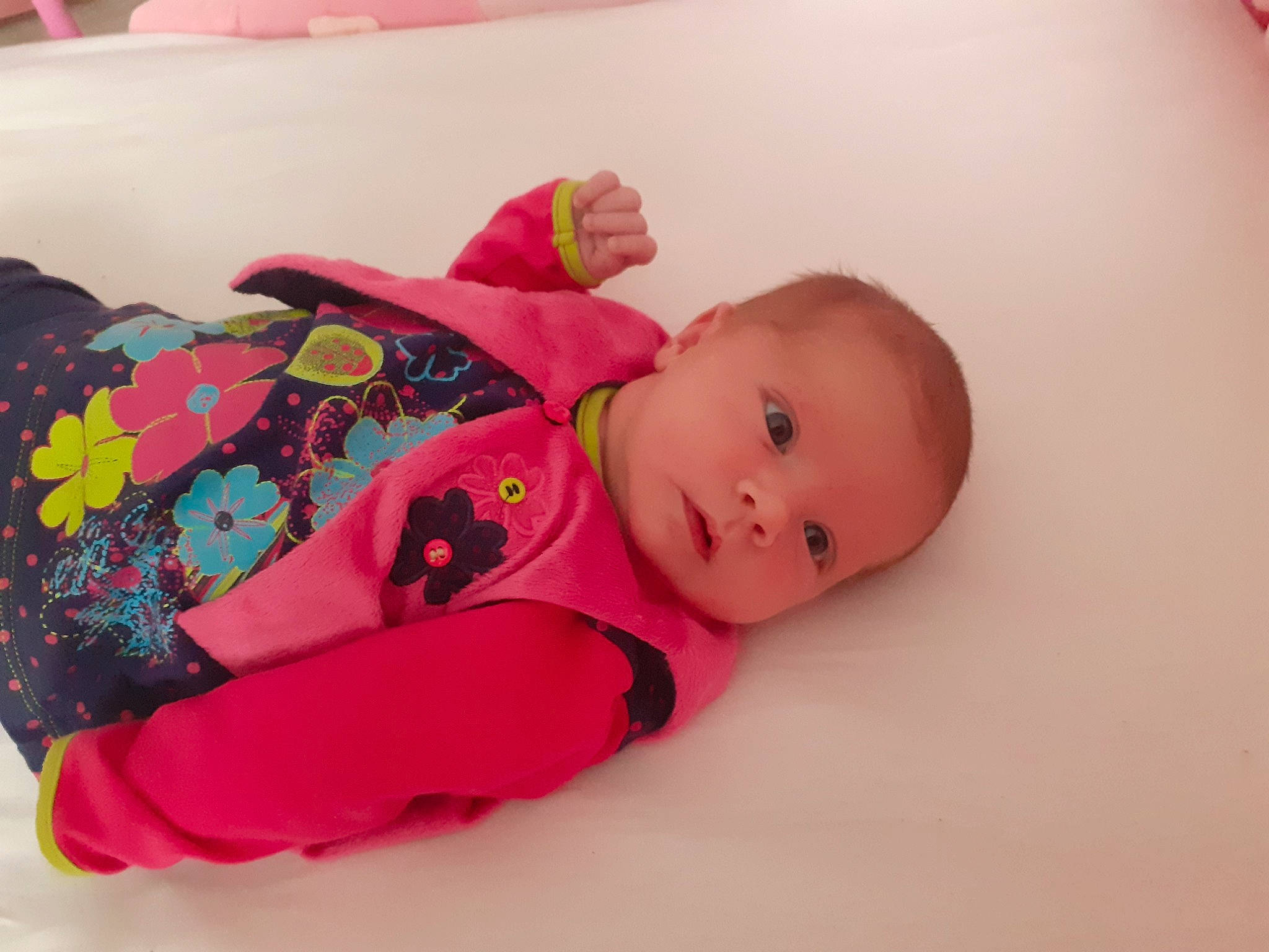 Lily participe au concours pour gagner de l'argent avec cette photo : baby, baby_products, baby_toddler_clothing, cheek, child, comfort, eye, peach, person, pink, product, skin, toddler