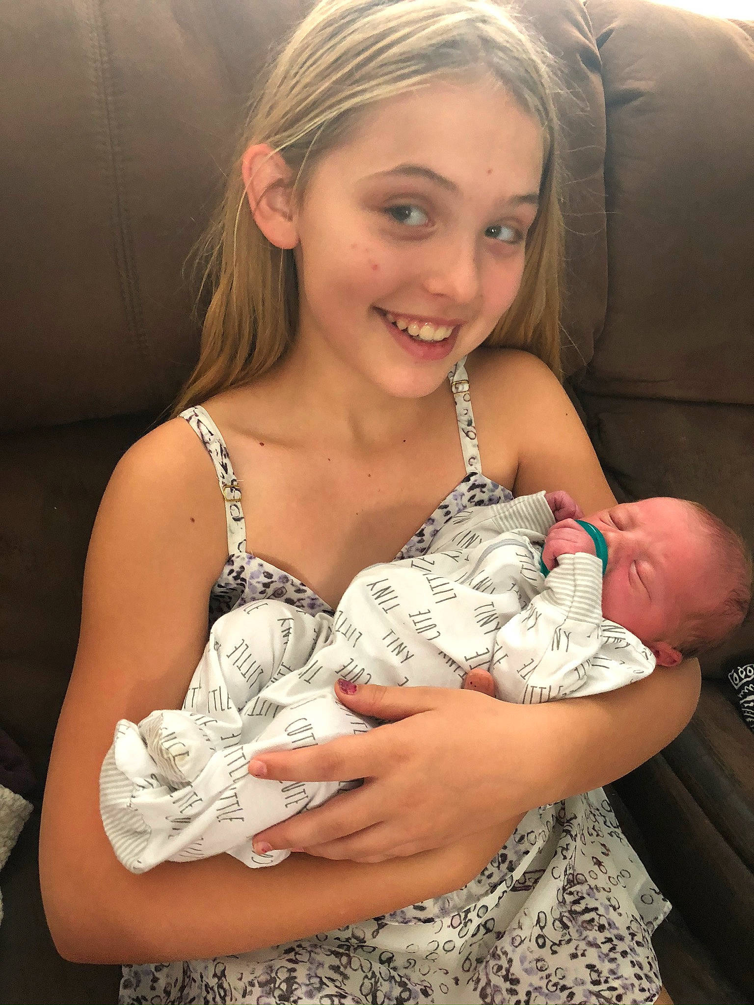 Lillian is registered to the contest to win money with this photo: abdomen, arm, baby, baby_products, birth, blond, bracelet, brown_hair, child, childbirth, comfort, day_dress, finger, hand, human, joy, mammal, nail, person, skin