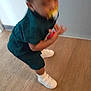 Owen a rejoint le concours — aidez-le/la à gagner de superbes lots ! child, indoor, carpet, clothing, shoes, white_shoes, green_outfit, motion_blur, person, floor, sock, young_child, toddler, standing, blurred_face, movement, casual, home, young_person, motion