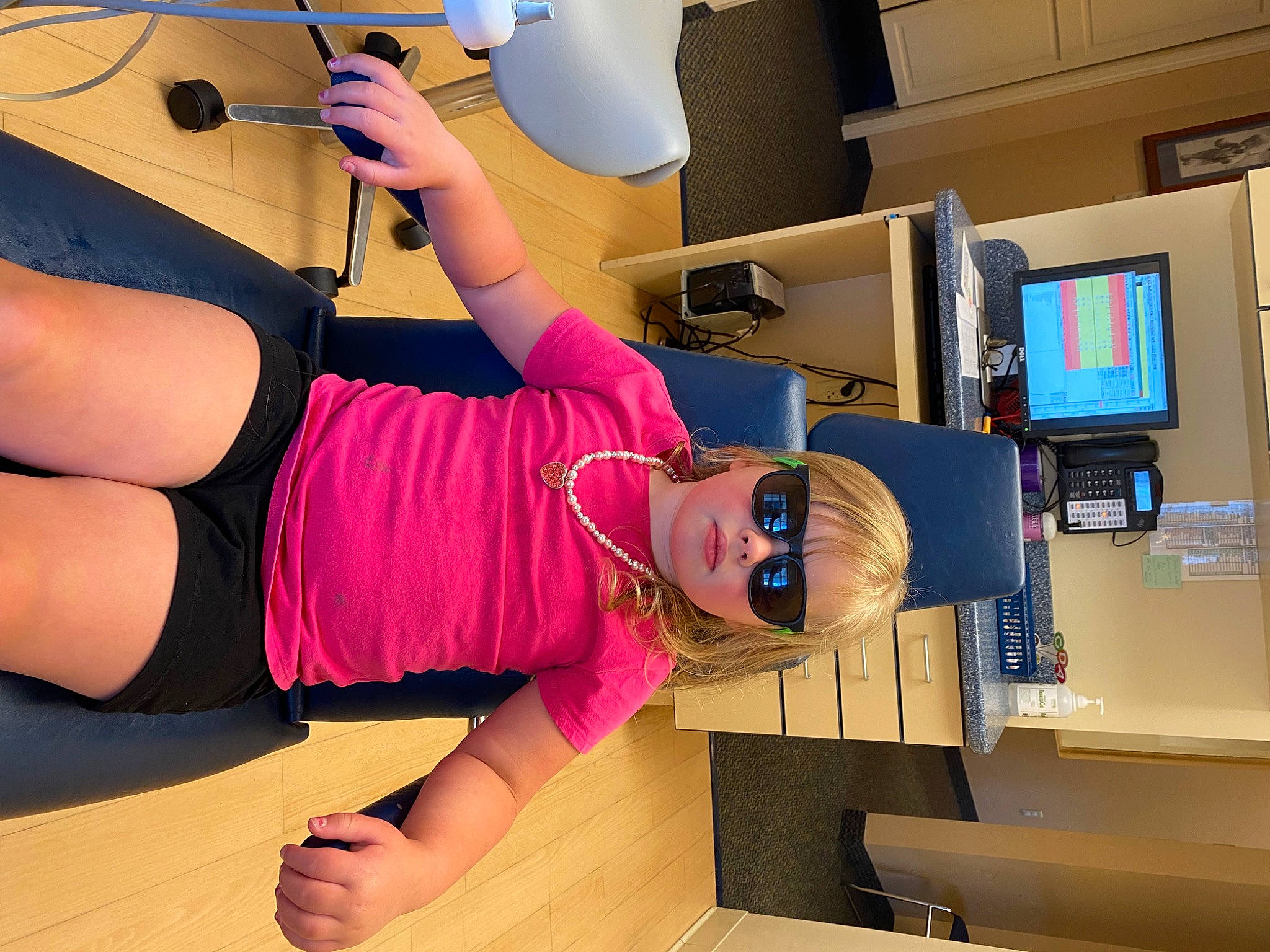 Scarlett is registered to the contest to win money with this photo: arm, chest, elbow, eyewear, finger, hand, hat, human_leg, joint, knee, machine, person, shorts, shoulder, sneakers, sportswear, t_shirt, thigh, thumb, trunk