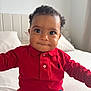 Lyham a rejoint le concours — aidez-le/la à gagner de superbes lots ! baby, bed, child, clothing, curly_hair, cute, expression, eyes, face, head, home, indoor, infant, jeans, person, polo_shirt, portrait, red_shirt, sitting, white_bed